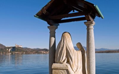 Arona sul Lago Maggiore: Il Borgo che abbraccia l’anima